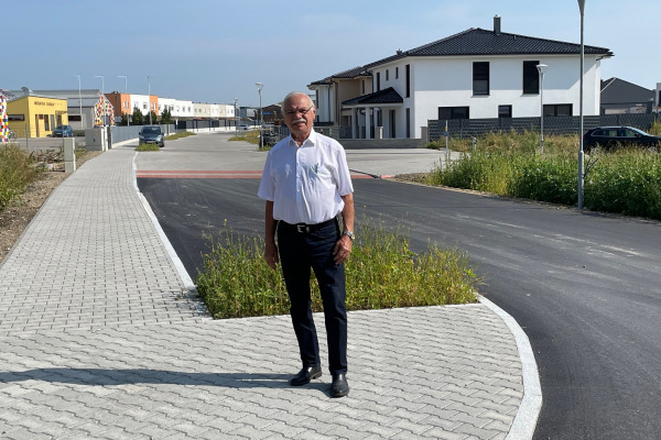 Straße und Gehwege am Zieselweg fertig gestellt! Straße und Gehwege am Zieselweg fertig gestellt!