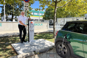 Weitere zwei öffentlichen 11kW E-Ladepunkten bei der Volksschule errichtet!